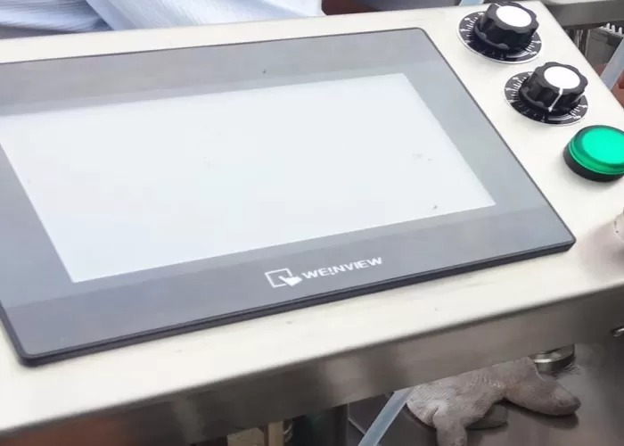 Mașină electronică de umplere cu lichide cu interfața ecranului tactil Siemens